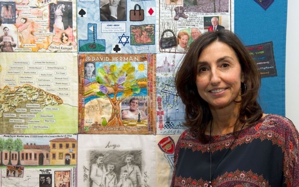 Julia Burton, fille de l'un des "Garçons" et organisatrice de l'exposition sur les patchworks de la mémoire. (Crédit : Musée juif de Londres)
