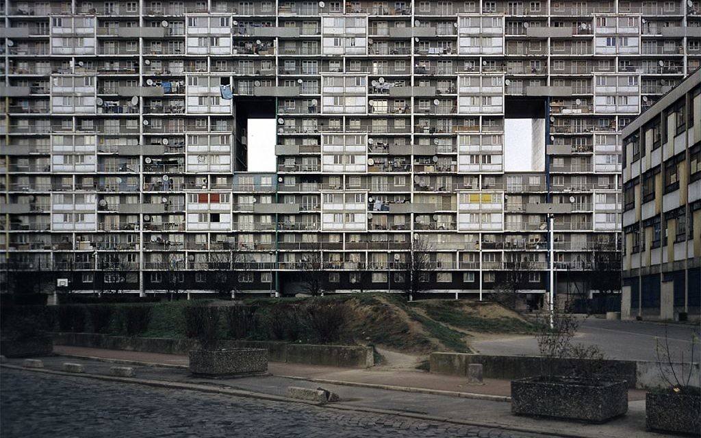 La cité des 4 000, à La Courneuve, a été nommée ainsi après l'arrivée de juifs en 1962. (Crédit : Sayf/Flickr.com)