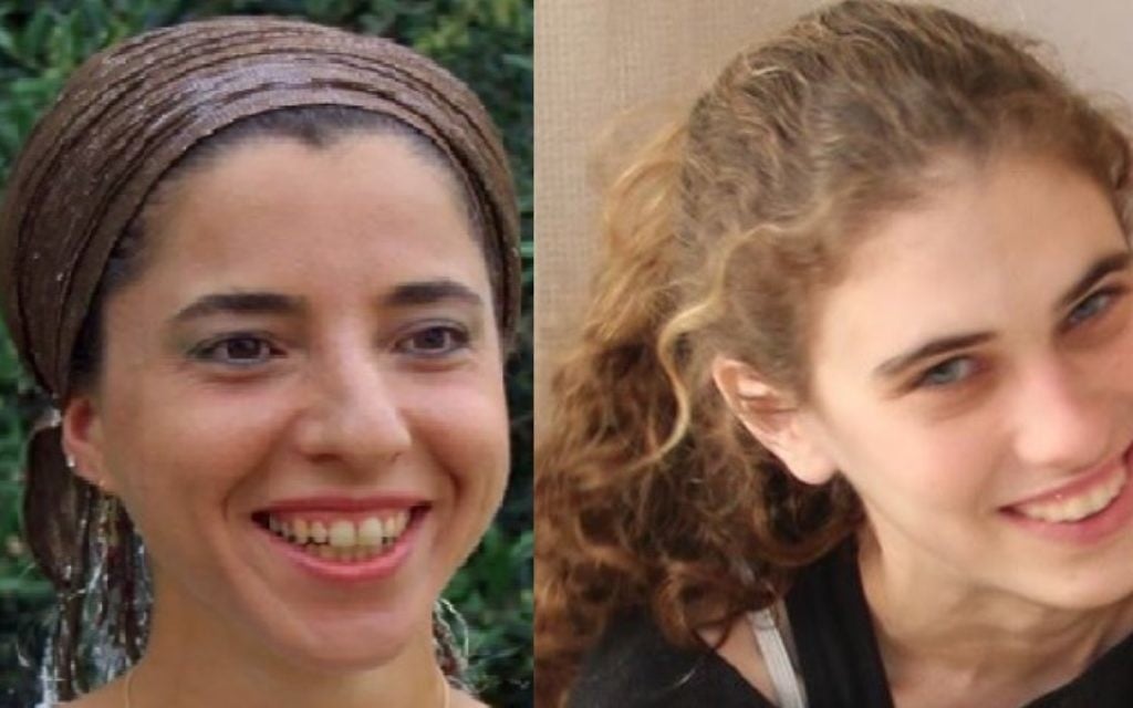 Dafna Meir (à gauche), 38 ans, mère de six enfants, a été poignardée à mort dans sa maison d'Otniel par un terroriste palestinien le 17 janvier 2016.
Shlomit Krigman, 23 ans, a été poignardée et blessée gravement pendant une attaque terroriste en Cisjordanie, dans l'implantation de Beit Horon le 25 janvier 2016, et est morte de ses blessures le lendemain.
(Crédit : autorisation / Facebook) Dafna Meir (à gauche), 38 ans, mère de six enfants, a été poignardée à mort dans sa maison d'Otniel par un terroriste palestinien le 17 janvier 2016.
Shlomit Krigman, 23 ans, a été poignardée et blessée gravement pendant une attaque terroriste en Cisjordanie, dans l'implantation de Beit Horon le 25 janvier 2016, et est morte de ses blessures le lendemain.
(Crédit : autorisation / Facebook)