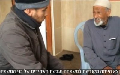 Hussein Dawabsha avec un journaliste de NRG, le 3 janvier 2016. (Crédit : capture d'écran) Hussein Dawabsha avec un journaliste de NRG, le 3 janvier 2016. (Crédit : capture d'écran)