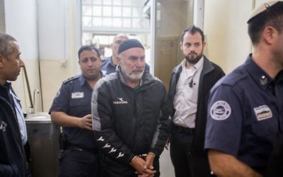 L'activiste israélien de gauche Ezra Nawi, au tribunal de Jérusalem le 20 janvier 2016. (Crédit : Yonatan Sindel/Flash90)