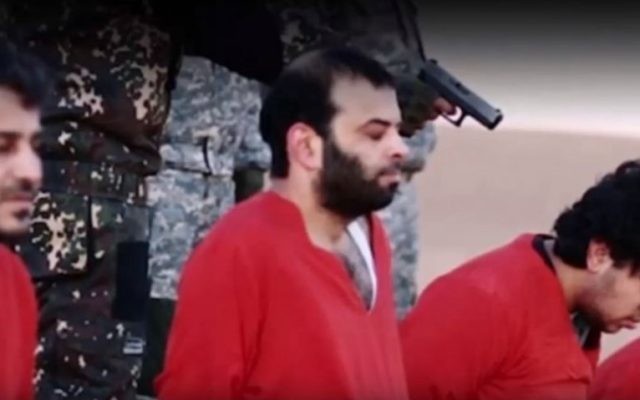Capture d'écran de la vidéo de l'Etat islamique menaçant la Grande-Bretagne diffusée le 3 janvier 2015 (Crédit : Capture d'écran Aban News) Capture d'écran de la vidéo de l'Etat islamique menaçant la Grande-Bretagne diffusée le 3 janvier 2015 (Crédit : Capture d'écran Aban News)