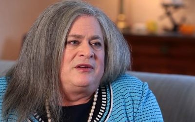 Jennifer Prizker, seule milliardaire ouvertement transgenre, en octobre 2014. (Crédit : capture d'écran Chicago Tribune)