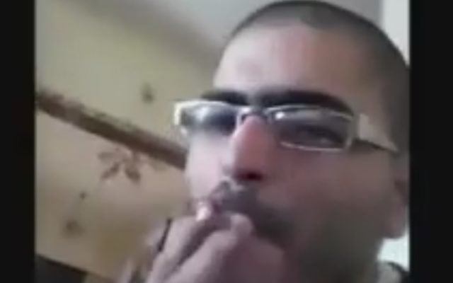 Nashat Milhem dans une vidéo diffusée par le Shin Bet, le 27 janvier 2016 (Crédit : Capture d'écran YouTube) Nashat Milhem dans une vidéo diffusée par le Shin Bet, le 27 janvier 2016 (Crédit : Capture d'écran YouTube)