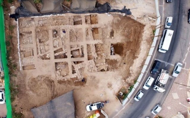 Vues aériennes des forteresses retrouvées à Nahariya. (Crédit : Guy Fittousi/ Autorité israélienne des antiquités) Vues aériennes des forteresses retrouvées à Nahariya. (Crédit : Guy Fittousi/ Autorité israélienne des antiquités)