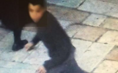 Un des suspects de l'attaque au couteau contre un adolescent israélien près de la porte de Damas, le 30 janvier 2016. (Crédit : autorisation)