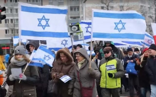 Des groupes chrétiens en Pologne ont organisé une manifestation pro-israélienne à Varsovie le 10 janvier 2016 (Crédit : Capture d'écran YouTube) Des groupes chrétiens en Pologne ont organisé une manifestation pro-israélienne à Varsovie le 10 janvier 2016 (Crédit : Capture d'écran YouTube)
