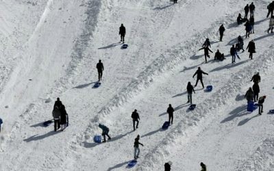 Luge sur le mont Hermon, le 21 janvier 2016. (Crédit : Thomas Coex/AFP)