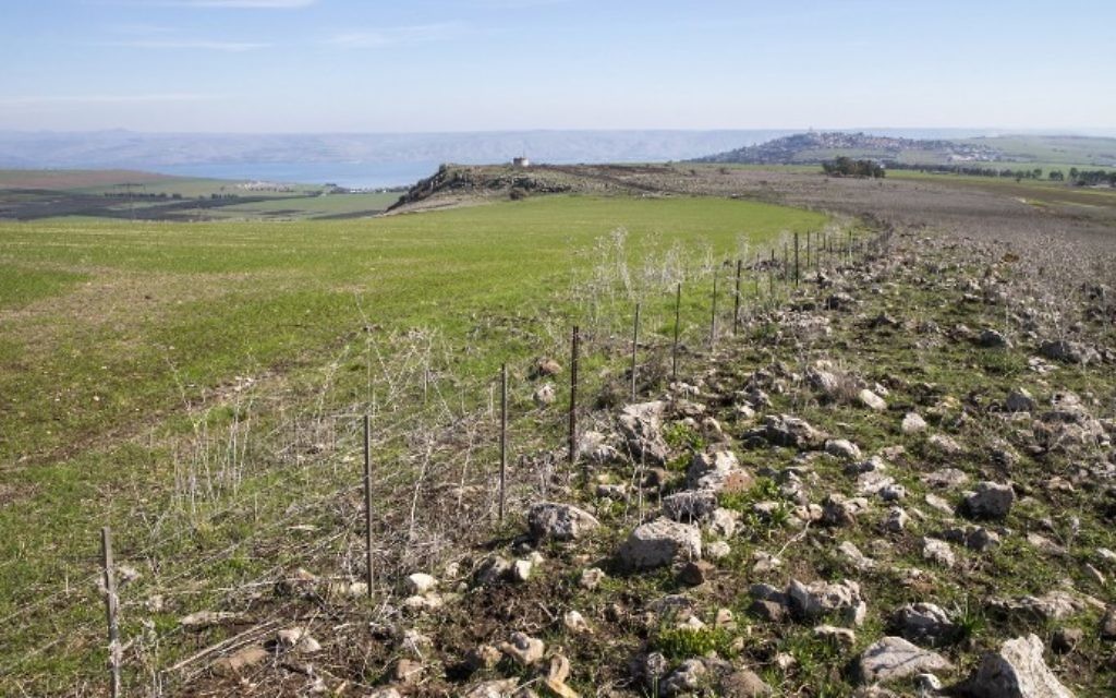 La région de Kfar Hittim en Galilée, où le gouvernement israélien prévoit de construire une ville nouvelle près d'un site historique, le 28 janvier 2016. La construction prévue d'une ville druze, près d'une site d'une bataille historique entre Saladin et les croisés, pourrait menacer des trésors archéologiques enregistrés à l'UNESCO. (Crédit : Jack Guez/AFP) La région de Kfar Hittim en Galilée, où le gouvernement israélien prévoit de construire une ville nouvelle près d'un site historique, le 28 janvier 2016. La construction prévue d'une ville druze, près d'une site d'une bataille historique entre Saladin et les croisés, pourrait menacer des trésors archéologiques enregistrés à l'UNESCO. (Crédit : Jack Guez/AFP)