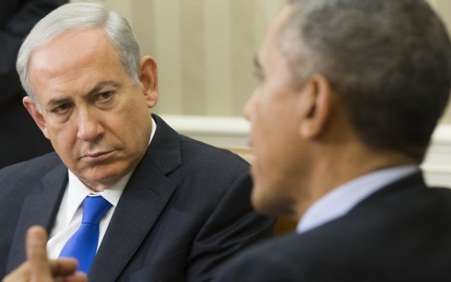 Le président américain Barack Obama (à droite) et le Premier ministre Benjamin Netanyahu dans le bureau ovale de la Maison-Blanche à Washington, le 9 novembre 2015 (Crédit : Saul Loeb/AFP) Le président américain Barack Obama (à droite) et le Premier ministre Benjamin Netanyahu dans le bureau ovale de la Maison-Blanche à Washington, le 9 novembre 2015 (Crédit : Saul Loeb/AFP)
