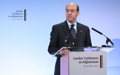 Michele Valensise, secrétaire général du ministère des Affaires étrangères italien,  pendant la conférence de Londres sur l’Afghanistan, le 4 décembre 2014. (Crédit : Patrick Tsui/FCO)