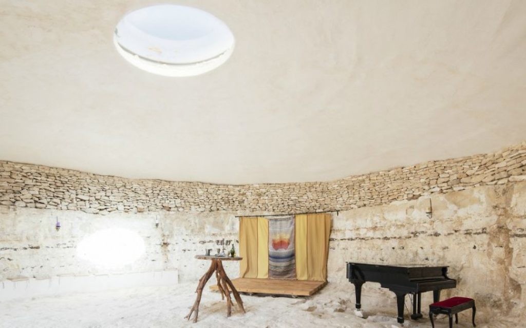 Les Klinger ont construit leur propre synagogue quand leur dernier fils, Guy, a célébré sa bar mitsvah. (autorisation Aviad Bar-Ness)