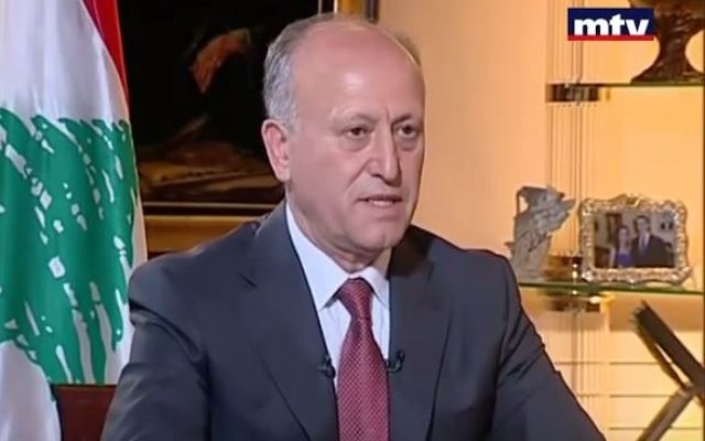 Le général Achraf Rifi, ministre de la Défense du Liban, pendant un entretien télévisé le 14 octobre 2013. (Crédit : capture d'écran YouTube/MTVLebanon News) Le général Achraf Rifi, ministre de la Défense du Liban, pendant un entretien télévisé le 14 octobre 2013. (Crédit : capture d'écran YouTube/MTVLebanon News)