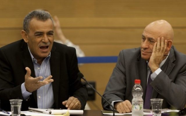 Les députés arabes israéliens Jamal Zahalka (à gauche) et Basel Ghattas. (Crédit : Flash 90)