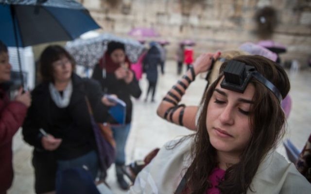 Les Femmes du mur au mur Occidental, le 7 février 2016 (Crédit : Hadas Parush / Flash90) Les Femmes du mur au mur Occidental, le 7 février 2016 (Crédit : Hadas Parush / Flash90)