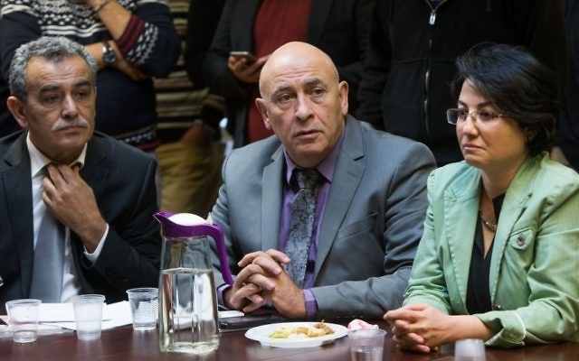 Les députés de Balad Jamal Zahalka (à gauche), Basel Ghattas (au centre) et Hanin Zoabi (à droite) pendant la réunion hebdomadaire de la Liste arabe unie à la Knesset, le 8 février 2016. (Crédit : Yonatan Sindel/Flash90)