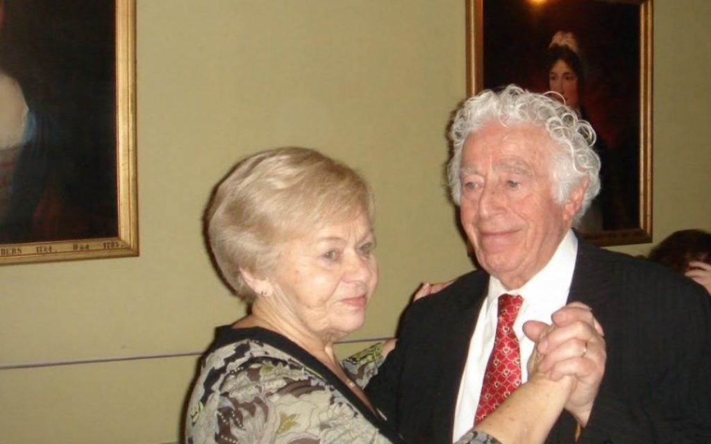 Le survivant de Treblinka Poldek (Léon) Rytz, 89 ans, dans avec sa femme Ester Dyna Rytz, 86 ans, en 2007 en Suède. (Crédit : autorisation)