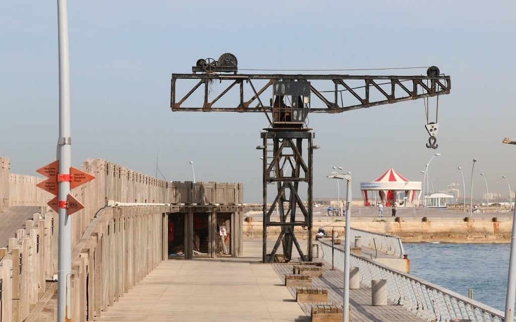 La grue restaurée du port de Tel Aviv. (Crédit : Shmuel Bar-Am)