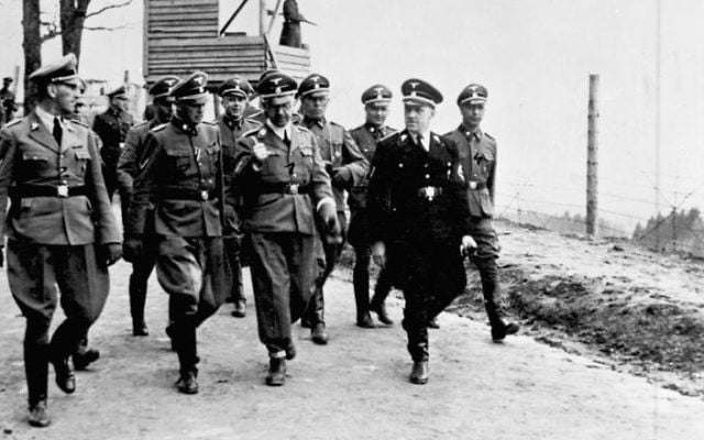 Des officiers SS dont Heinrich Himmler dans le camp de concentration de Mauthausen en 1941 (Crédit : CC-BY-SA-3.0-de, Archives fédérales allemandes) Des officiers SS dont Heinrich Himmler dans le camp de concentration de Mauthausen en 1941 (Crédit : CC-BY-SA-3.0-de, Archives fédérales allemandes)