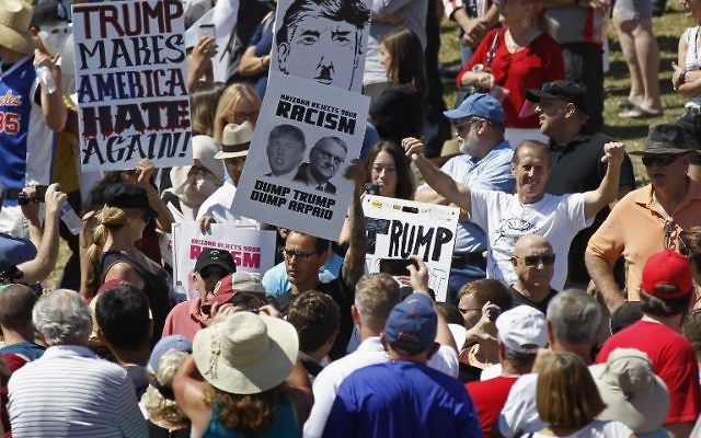 Manifestations anti-Trump dans l'Arizona, le 19 mars 2016 Crédit : Ralph Freso / GETTY IMAGES NORTH AMERICA / AFP)