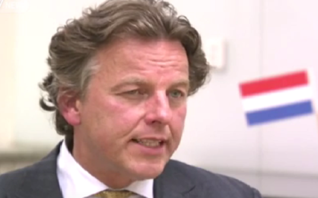 Bert Koenders, le ministre des Affaires étrangères des Pays Bas (Crédit : Capture d'écran YouTube) Bert Koenders, le ministre des Affaires étrangères des Pays Bas (Crédit : Capture d'écran YouTube)