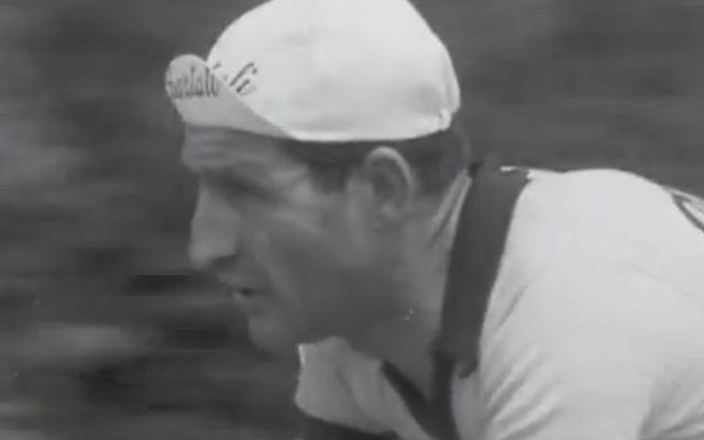 Le cycliste italien Gino Bartali (Crédit : Capture d'écran YouTube)