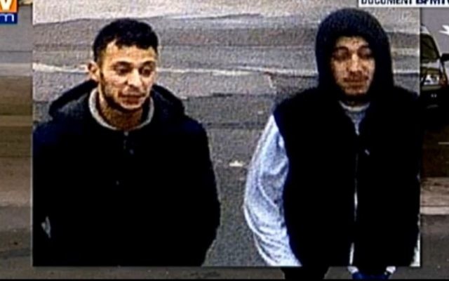 Salah Abdeslam (g), impliqué dans les attaques terroristes du 13 novembre 2015 à Paris avec son ami Hamza Attou filmé à 09h45 le 14 Novembre à la frontière France-Belgique (Crédit : Capture d'écran BFMTV)
