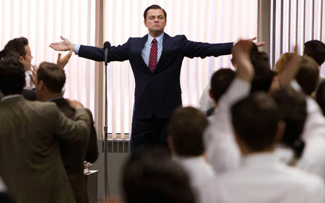 Leonardo DiCaprio interprète Jordan Belfort dans une scène du "Loup de Wall Street" en 2013 (Crédit : Paramount Pictures and Red Granite Pictures, Mary Cybulski)