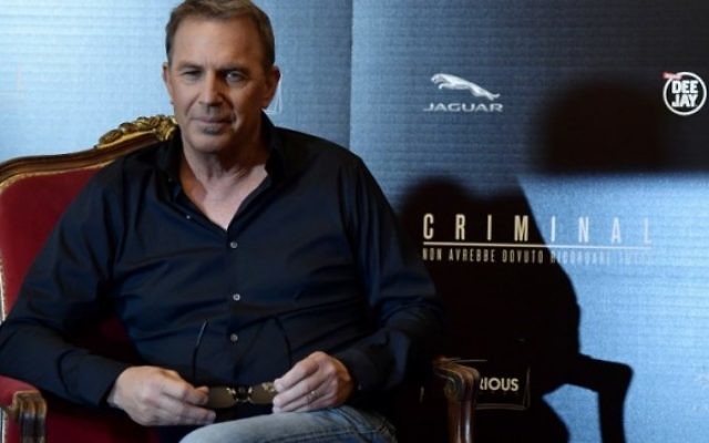 L'acteur américain Kevin Costner pendant la promotion du film "Criminal", à Rome, le 8 avril 2016. (Crédit : AFP PHOTO / TIZIANA FABI)
