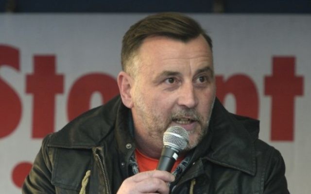 Lutz Bachmann, fondateur du mouvement d'extrême-droite PEGIDA pendant un rassemblement à Dresdes, le 18 avril 2016. (Crédit : AFP/ROBERT MICHAEL) Lutz Bachmann, fondateur du mouvement d'extrême-droite PEGIDA pendant un rassemblement à Dresdes, le 18 avril 2016. (Crédit : AFP/ROBERT MICHAEL)