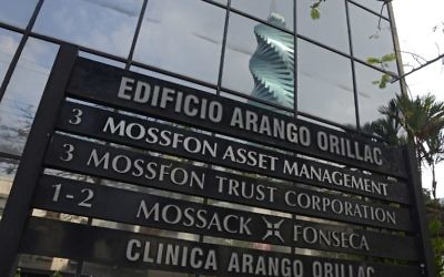 Le panneau indiquant la présence du cabinet juridique Mossack Fonseca à Panama City, le 3 avril 2016. (Crédit : AFP PHOTO/AFP/EDUARDO GRIMALDO)