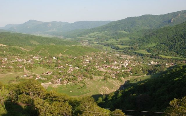 Paysage du Nagorny-Karabakh, le 21 mai 2007 (Crédit : Bouarf/CC-BY-SA-3.0)