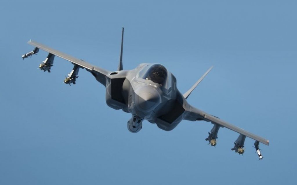 Le F-35 Lightning II pendant un test de ravitaillement, près de Patuxent River dans le Maryland, le 5 septembre 2014. (Crédit : Layne Laughter/Lockheed Martin)