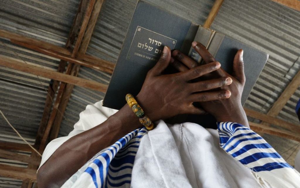 La tribu Sefwi croit que ses ancêtres étaient juifs, sans doute des descendants de Juifs ayant dû fuir la péninsule ibérique durant l'Inquisition (Crédit : Dana Wachter) La tribu Sefwi croit que ses ancêtres étaient juifs, sans doute des descendants de Juifs ayant dû fuir la péninsule ibérique durant l'Inquisition (Crédit : Dana Wachter)