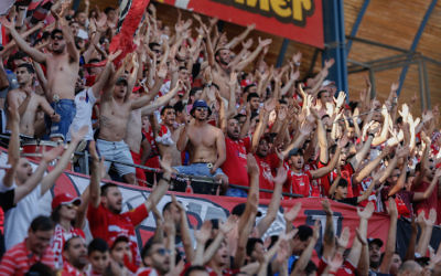 Les supporters de l'Hapoel Beer Sheva au stade Teddy de Jérusalem, le 29 avril 2015. (Crédit : Yonatan Sindel/Flash90)