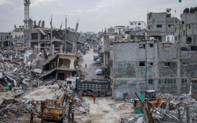 L'est de Gaza Ville, six mois après l'opération Bordure protectrice de 2014. (Crédit : Aaed Tayeh/Flash90) L'est de Gaza Ville, six mois après l'opération Bordure protectrice de 2014. (Crédit : Aaed Tayeh/Flash90)