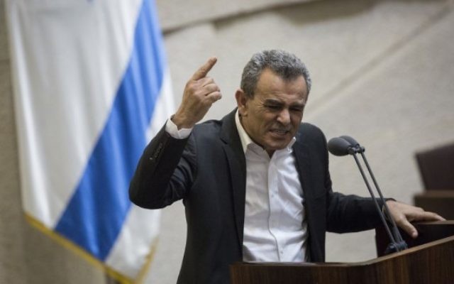 Jamal Zahalka à la Knesset, le 8 février 2016. (Crédit : Hadas Parush/Flash90)