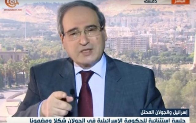 Faisal Mekdad, vice-ministre syrien des Affaires étrangères, sur la chaîne de télévision libanaise al-Mayadeen, le 17 avril 2016. (Crédit : capture d'écran)
