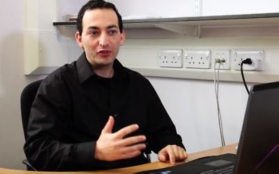 Le Dr Eran Elhaik de l'université de Sheffield (Crédit : capture d'écran YouTube)
