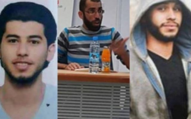 Les trois jeunes palestiniens arrêtés par les forces de sécurité de l'Autorité palestinienne, au nord de Ramallah, le 9 avril 2016. Selon une évaluation sécuritaire, ils prévoyaient une attaque terroriste à large échelle contre des cibles israéliennes. Les trois jeunes palestiniens arrêtés par les forces de sécurité de l'Autorité palestinienne, au nord de Ramallah, le 9 avril 2016. Selon une évaluation sécuritaire, ils prévoyaient une attaque terroriste à large échelle contre des cibles israéliennes.