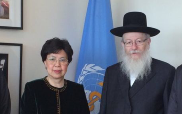 Yaakov Litzman rencontre la directrice générale de l'OMS, Margaret Chan, le 11 avril 2016. (Crédit : autorisation) Yaakov Litzman rencontre la directrice générale de l'OMS, Margaret Chan, le 11 avril 2016. (Crédit : autorisation)
