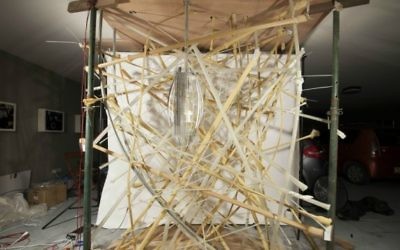 "Life Object", le nid sculpté conçu par une équipe de scientifiques et architectes israéliens pour la Biennale internationale d'architecture de Venise, en mai 2016. (Crédit : équipe Life Object)