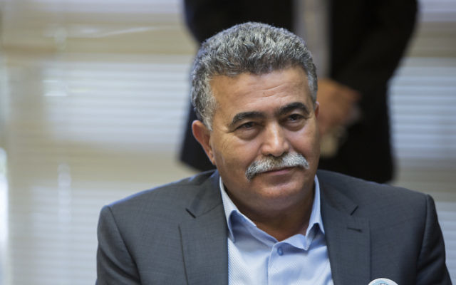 Amir Peretz, le 10 novembre 2014. (Crédit : Yonatan Sindel/Flash90) Amir Peretz, le 10 novembre 2014. (Crédit : Yonatan Sindel/Flash90)