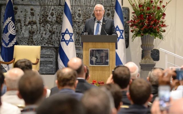 Le président Rivlin recevait les leaders juifs de la communauté LGBT américaine, le 31 mai 2016 (Crédit : Mark Neiman / GPO)