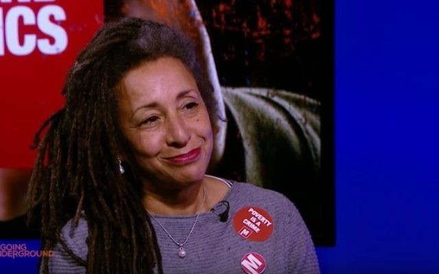 Jackie Walker, militante du Parti travailliste britannique, en 2016. (Crédit : capture d'écran YouTube) Jackie Walker, militante du Parti travailliste britannique, en 2016. (Crédit : capture d'écran YouTube)