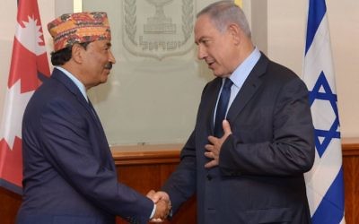 Rencontre entre le Premier ministre Benjamin Netanyahu et le Vice-Premier ministre et le ministre des Affaires étrangères népalais,  Kamal Thapa (Crédit : Amos Ben Gershom/GPO)