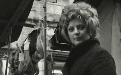 Détail de "Petticoat Lane, Sunday market, with stall-holder", Dorothy Bohm, à Londres dans les années 1960. (Crédit : autorisation)