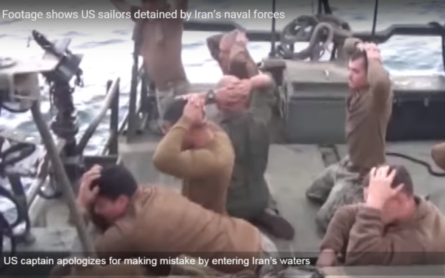 En janvier 2016, 10 soldats de la Navy ont pénétré les eaux iraniennes et se sont fait intercepter (Crédit : capture d'écran YouTube/Press TV News Videos) En janvier 2016, 10 soldats de la Navy ont pénétré les eaux iraniennes et se sont fait intercepter (Crédit : capture d'écran YouTube/Press TV News Videos)