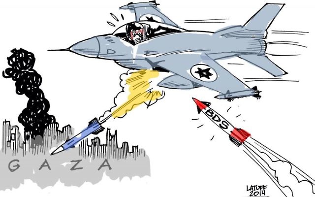 Une caricature datant de 2014 montrant un avion de guerre israélien bombardant Gaza alors qu'un missile « BDS»  fonce vers l'avion (Crédit : Autorisation de Middle East Monitor)