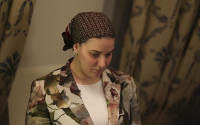 Deborah Rivka Pinto, l'épouse du célèbre rabbin Yoshiyahu Pinto, le 1er octobre 2014. (Crédit : Nati Shohat/Flash90)